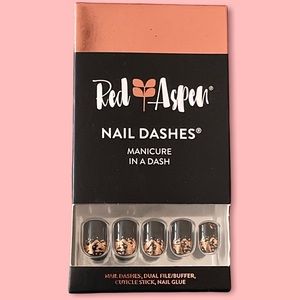 NIB Red Aspen Short Square Nail Dashes in Truly Topaz